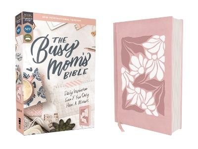 NIV, The Busy Mom's Bible, Leathersoft over Board, Pink, Red Letter, Comfort Print: Daily Inspiration Even If You Only Have One Minute - Zondervan - cover