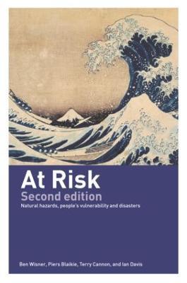 At Risk: Natural Hazards, People's Vulnerability and Disasters - Piers Blaikie,Terry Cannon,Ian Davis - cover