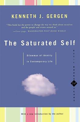 The Saturated Self: Dilemmas Of Identity In Contemporary Life - Kenneth J. Gergen - cover