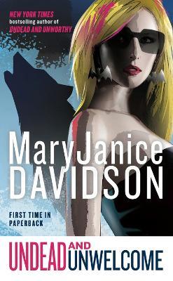 Undead and Unwelcome: A Queen Betsy Novel - MaryJanice Davidson - cover