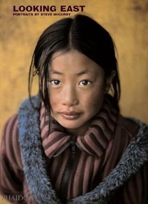 Looking East. Ediz. illustrata - Steve McCurry - copertina