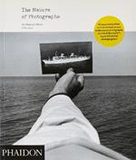 The nature of photographs. Ediz. illustrata