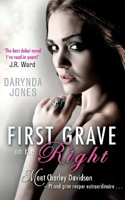 First Grave On The Right: Number 1 in series - Darynda Jones - cover