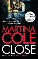 Close: A gripping thriller of power and protection - Martina Cole - cover