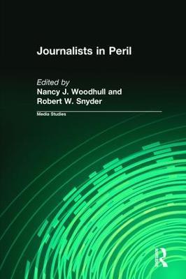 Journalists in Peril - Nancy J. Woodhull,Robert W. Snyder - cover