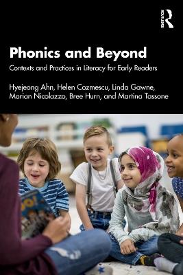 Phonics and Beyond: Contexts and Practices in Literacy for Early Readers - Hyejeong Ahn,Helen Cozmescu,Linda Gawne - cover
