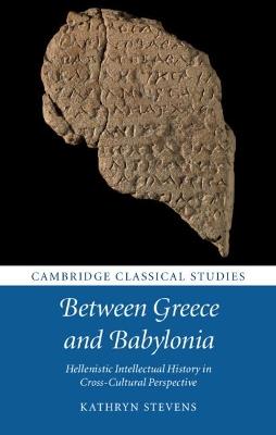 Between Greece and Babylonia: Hellenistic Intellectual History in Cross-Cultural Perspective - Kathryn Stevens - cover