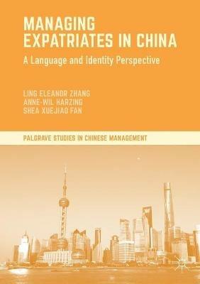 Managing Expatriates in China: A Language and Identity Perspective - Ling Eleanor Zhang,Anne-Wil Harzing,Shea Xuejiao Fan - cover