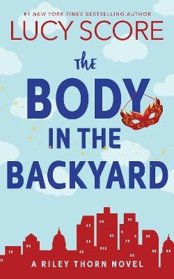 The Body in the Backyard: A Paranormal Murder Mystery & Contemporary Romance (Riley Thorn Book 4) - Lucy Score - cover
