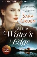 At The Water's Edge: A Scottish mystery from the author of WATER FOR ELEPHANTS - Sara Gruen - cover