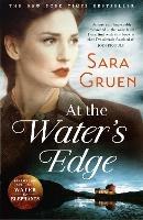 At The Water's Edge: A Scottish mystery from the author of WATER FOR ELEPHANTS