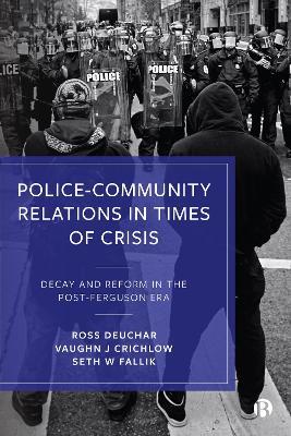 Police-Community Relations in Times of Crisis: Decay and Reform in the Post-Ferguson Era - Ross Deuchar,Vaughn Crichlow,Seth Fallik - cover