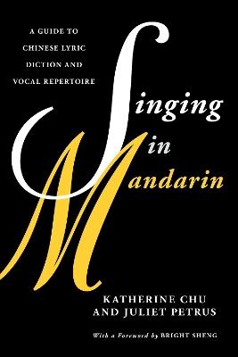 Singing in Mandarin: A Guide to Chinese Lyric Diction and Vocal Repertoire - Katherine Chu,Juliet Petrus - cover