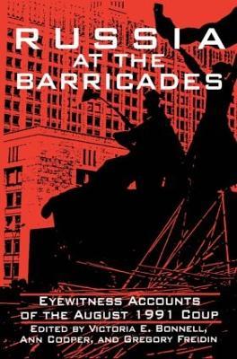 Russia at the Barricades: Eyewitness Accounts of the August 1991 Coup - Victoria E. Bonnell,Ann Cooper,Gregory Freidin - cover