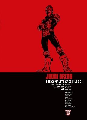 Judge Dredd: The Complete Case Files 01 - John Wagner,Pat Mills - cover