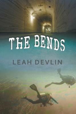The Bends (The Woods Hole Mysteries Book 3) - Leah Devlin - cover