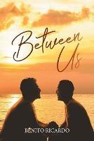 Libro in inglese Between Us  - Benito Ricardo