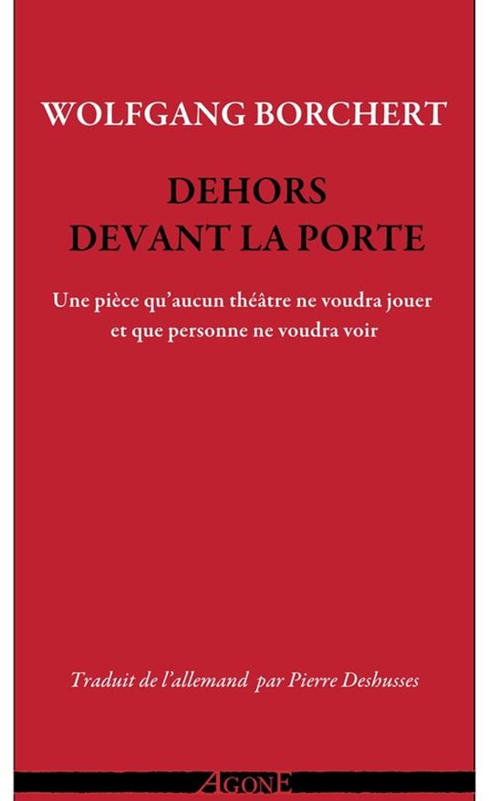 Dehors devant la porte