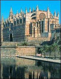 Gaudí. Ediz. italiana, spagnola e portoghese - Isabel Artigas - copertina