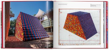 Christo and Jeanne-Claude. Barrels and the Mastaba 1958-2018 - Paul Goldberger - 3
