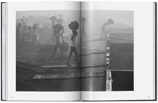 Sebastiao Salgado. Workers. An archeology of the industrial age - 7