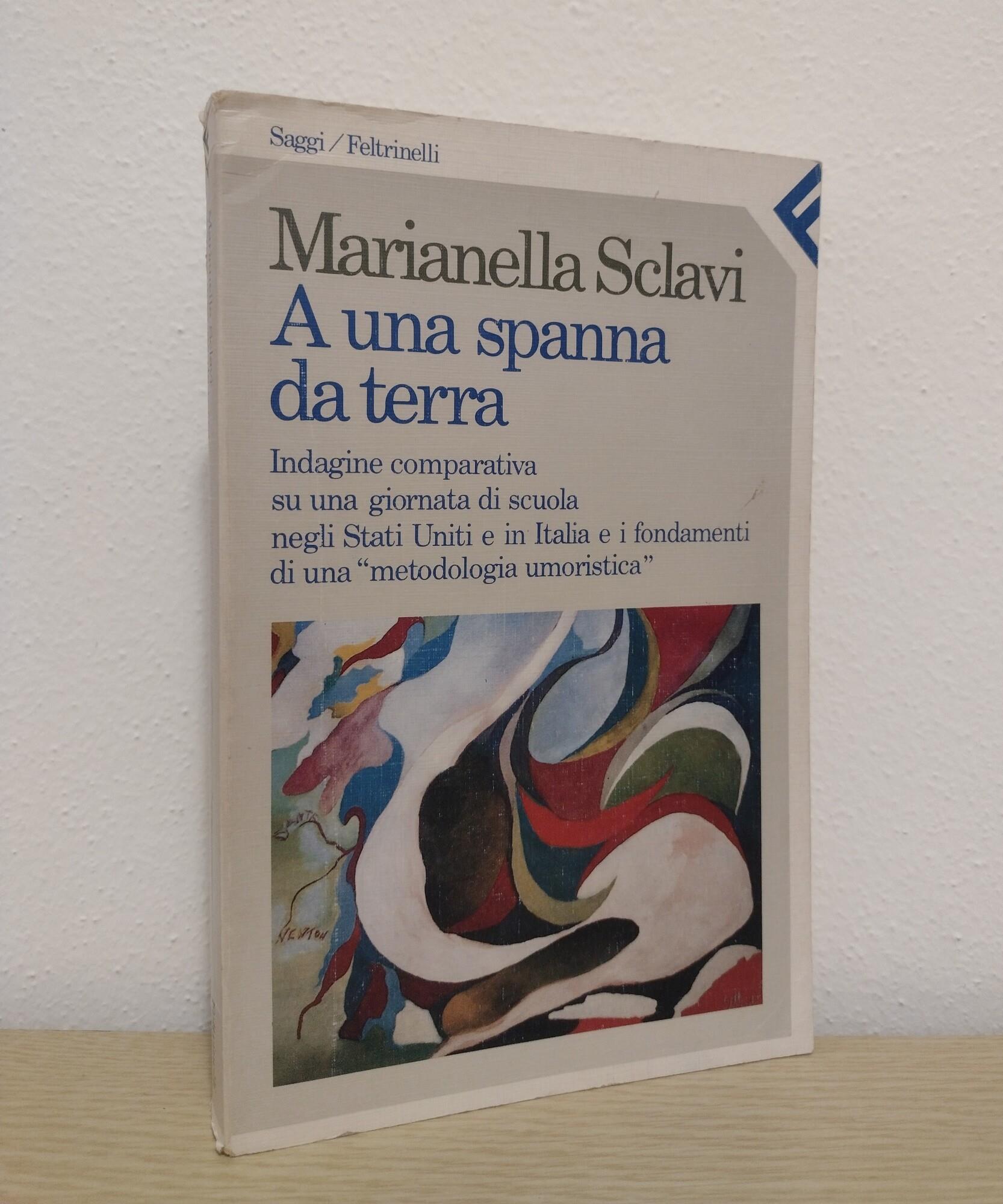 A una spanna da terra. Indagine comparativa su una giornata di scuola negli Stati Uniti e in Italia