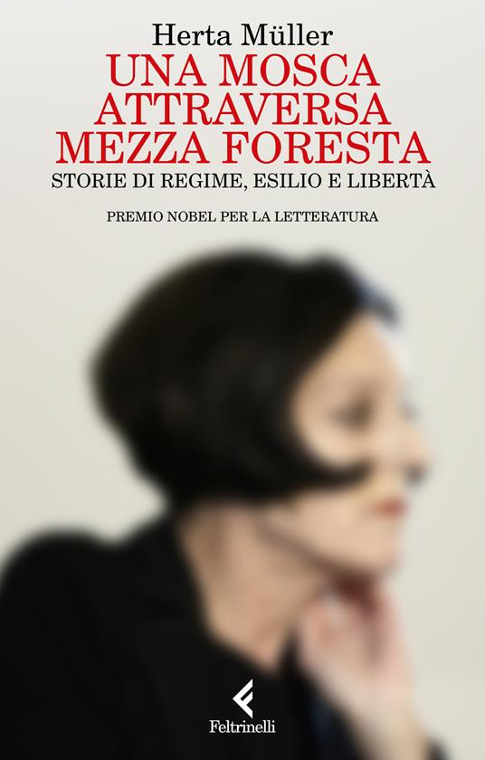 Una mosca attraversa mezza foresta. Storie di regime, esilio e libertà - Herta Müller - copertina