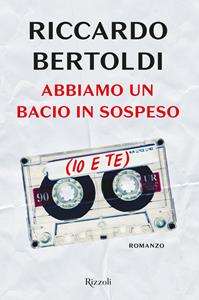Libro Abbiamo un bacio in sospeso (io e te) Riccardo Bertoldi