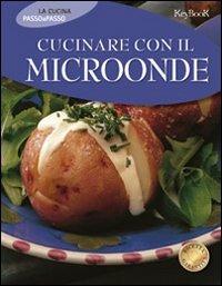 Cucinare con il microonde. Ediz. illustrata - copertina