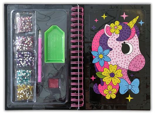 Amo i cristalli. Magici unicorni. Ediz. a colori. Ediz. a spirale. Con 2000 cristalli adesivi - 2