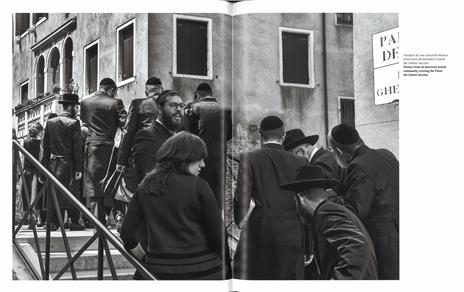 Ferdinando Scianna. Il ghetto di Venezia 500 anni dopo-The Venice Ghetto 500 years after. Catalogo della mostra (Venezia, 26 agosto 2016-8 gennaio 2017). Ediz. bilingue - 2