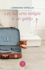 Lei, lui, una valigia e un gatto