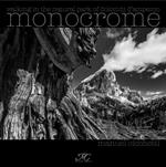 Monocrome. Camminando tra le dolomiti d'Ampezzo-Monocrome. Walking through the Ampezzo Dolomites. Ediz. illustrata