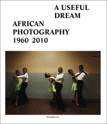 A useful dream. African photography 1960-2010. Catalogo della mostra (Bruxelles, 26 giugno-26 settembre 2010). Ediz. illustrata - copertina