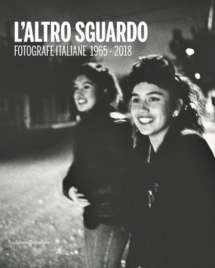 L'altro sguardo. Fotografie italiane 1965-2018. Ediz. italiana e inglese - copertina
