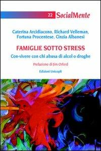 Famiglie sotto stress. Con-vivere con chi abusa di alcol o droghe - Caterina Arcidiacono,Richard Velleman,Fortuna Procentese - copertina