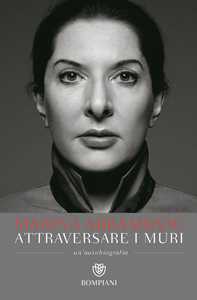 Libro Attraversare i muri. Un'autobiografia Marina Abramovic James Kaplan