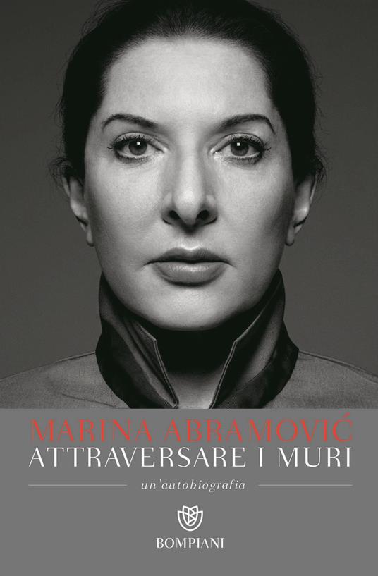 Attraversare i muri. Un'autobiografia - Marina Abramovic,James Kaplan - copertina