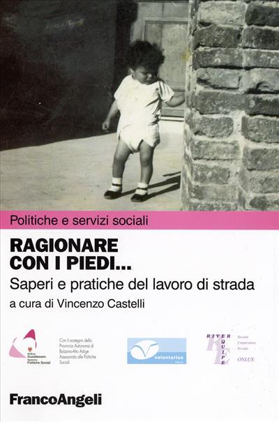 Ragionare con i piedi. Saperi e pratiche del lavoro di strada - copertina