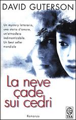 La neve cade sui cedri