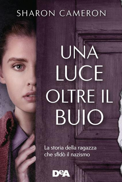 Una luce oltre il buio. La storia della ragazza che sfidò il nazismo - Sharon Cameron - copertina