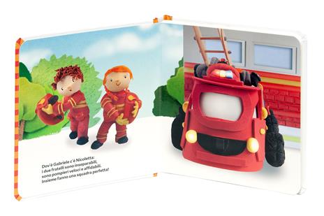 Il camion dei pompieri. Ediz. a colori. Con giocattolo - 4