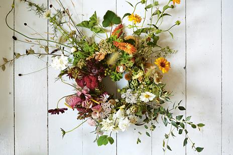 Ghirlande. Foglie, erbe e fiori spontanei freschi o essiccati - Katie Smyth,Terry Chandler - 4