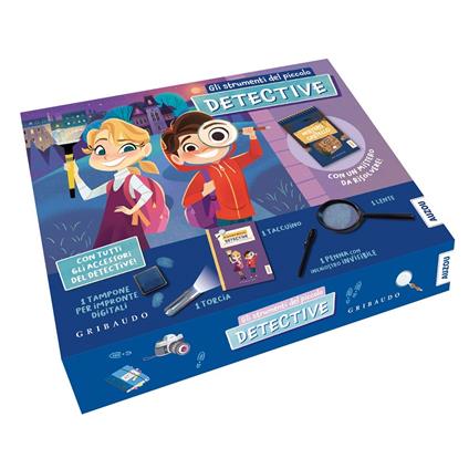 Gli strumenti del piccolo detective. Ediz. a colori. Con lente di ingrandimento. Con penna con inchiostro invisibile. Con taccuino. Con tampone. Con torcia - copertina
