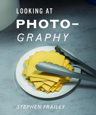 Looking at photography - copertina