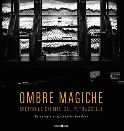 Ombre magiche. Dietro le quinte del Petruzzelli. Ediz. illustrata - Giancarlo Fundarò,Marina Itolli - copertina