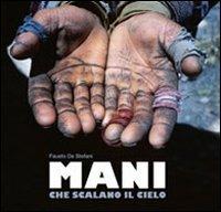 Mani che scalano il cielo. Ediz. italiana e iglese - Fausto De Stefani - copertina