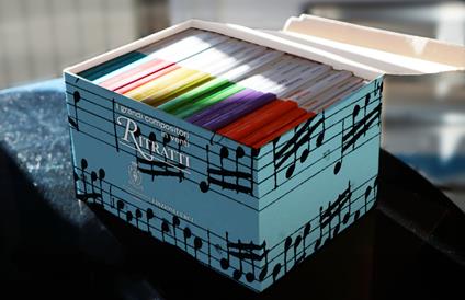 Cofanetto collana Ritratti. Elegante confezione contenente i 20 volumi della collana - copertina