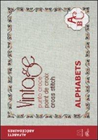 Vintage cross stitch. Alphabets. Ediz. italiana, inglese e francese - copertina