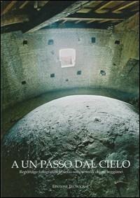 A un passo dal cielo. reportage fotografico in solai, sottotetto di chiese reggiane - Luigi Marmiroli,Umberto Nobili,Giovanni Badodi - copertina